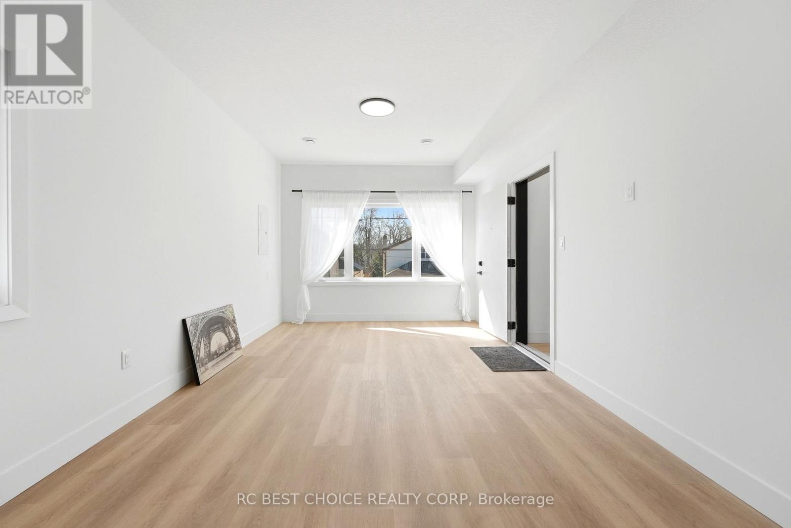 108 Briscoe Street E, London South, Ontario  N6C 1X2 - Photo 10 - X12997936