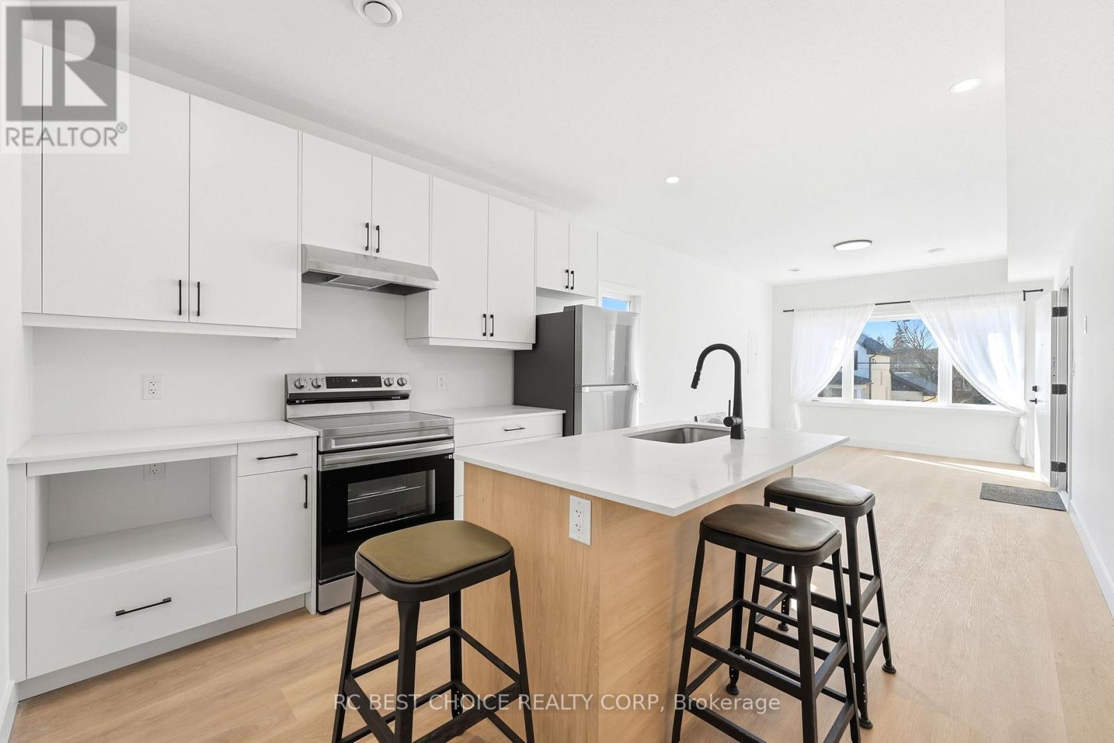 108 Briscoe Street E, London South, Ontario  N6C 1X2 - Photo 12 - X12997936