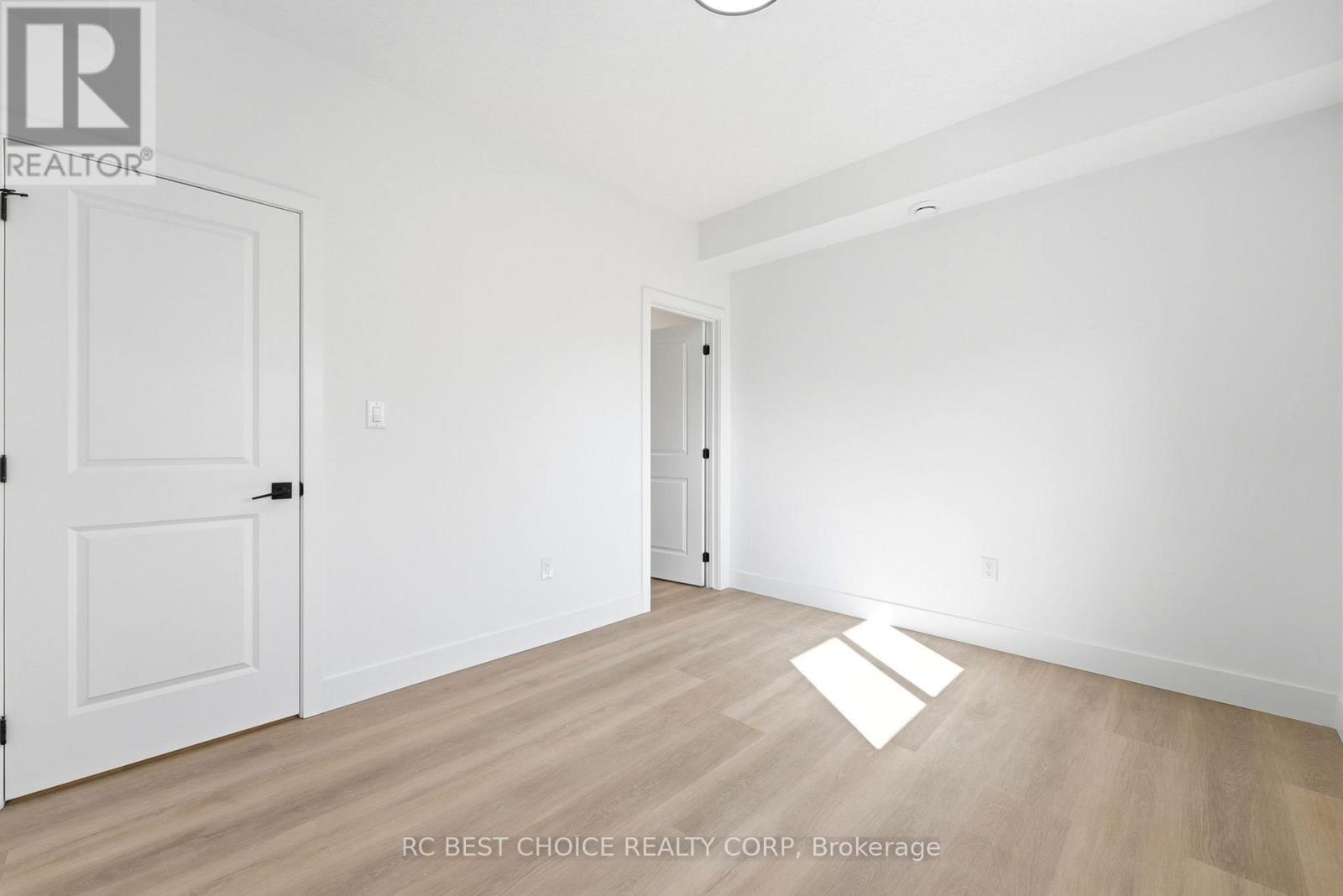 108 Briscoe Street E, London South, Ontario  N6C 1X2 - Photo 17 - X12997936