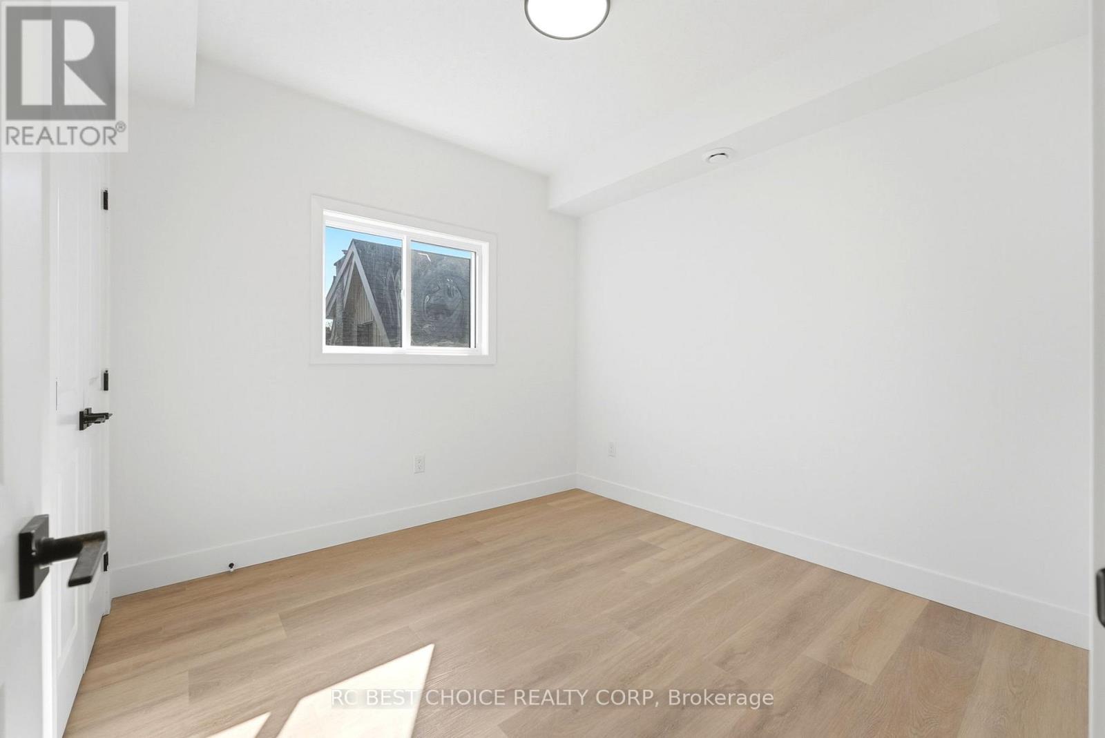 108 Briscoe Street E, London South, Ontario  N6C 1X2 - Photo 21 - X12997936