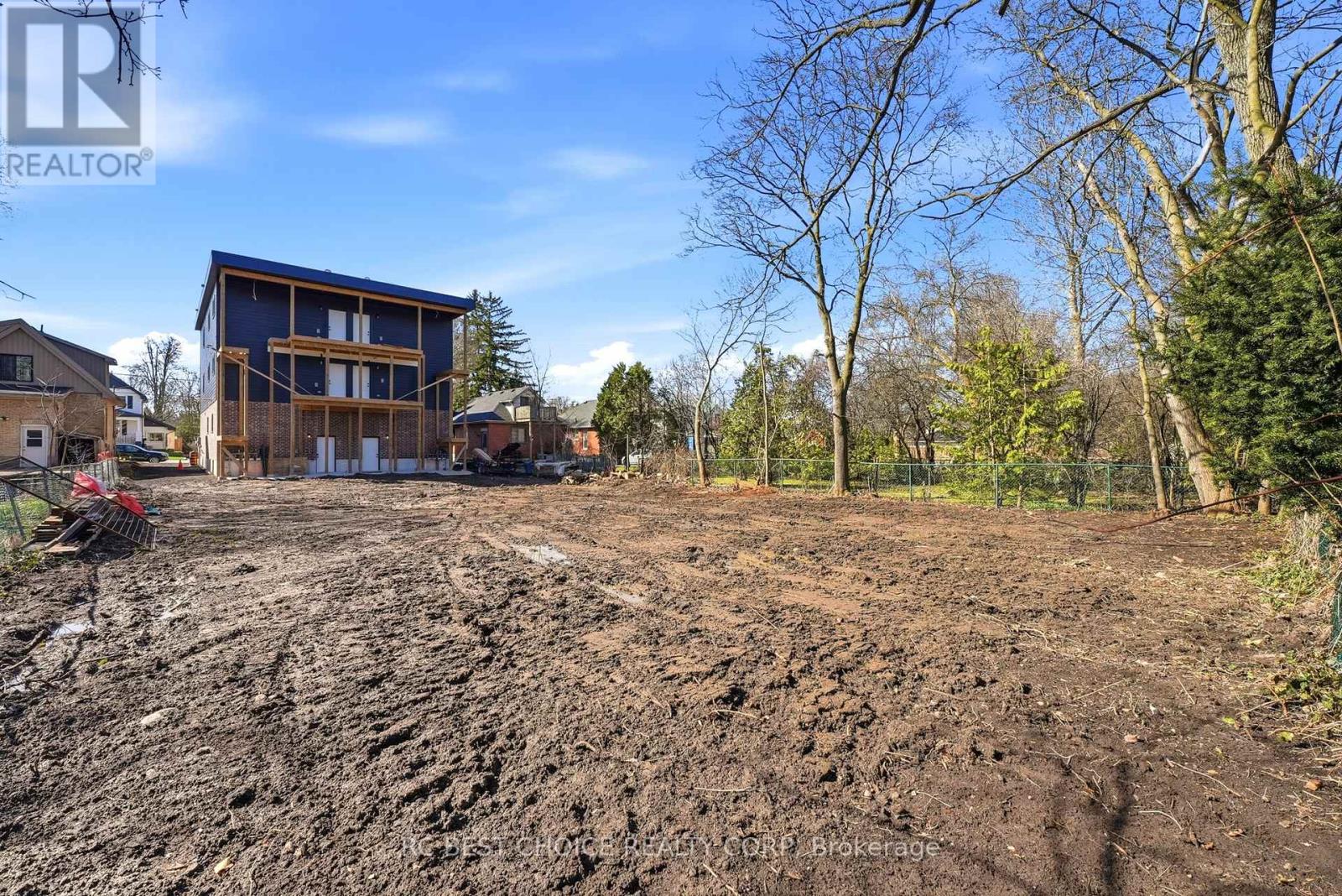 108 Briscoe Street E, London South, Ontario  N6C 1X2 - Photo 25 - X12997936