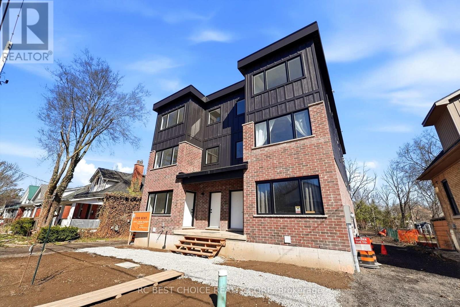 108 Briscoe Street E, London South, Ontario  N6C 1X2 - Photo 3 - X12997936