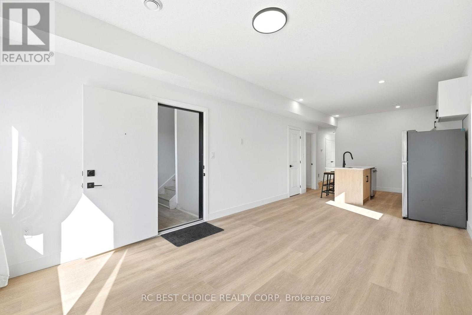 108 Briscoe Street E, London South, Ontario  N6C 1X2 - Photo 8 - X12997936