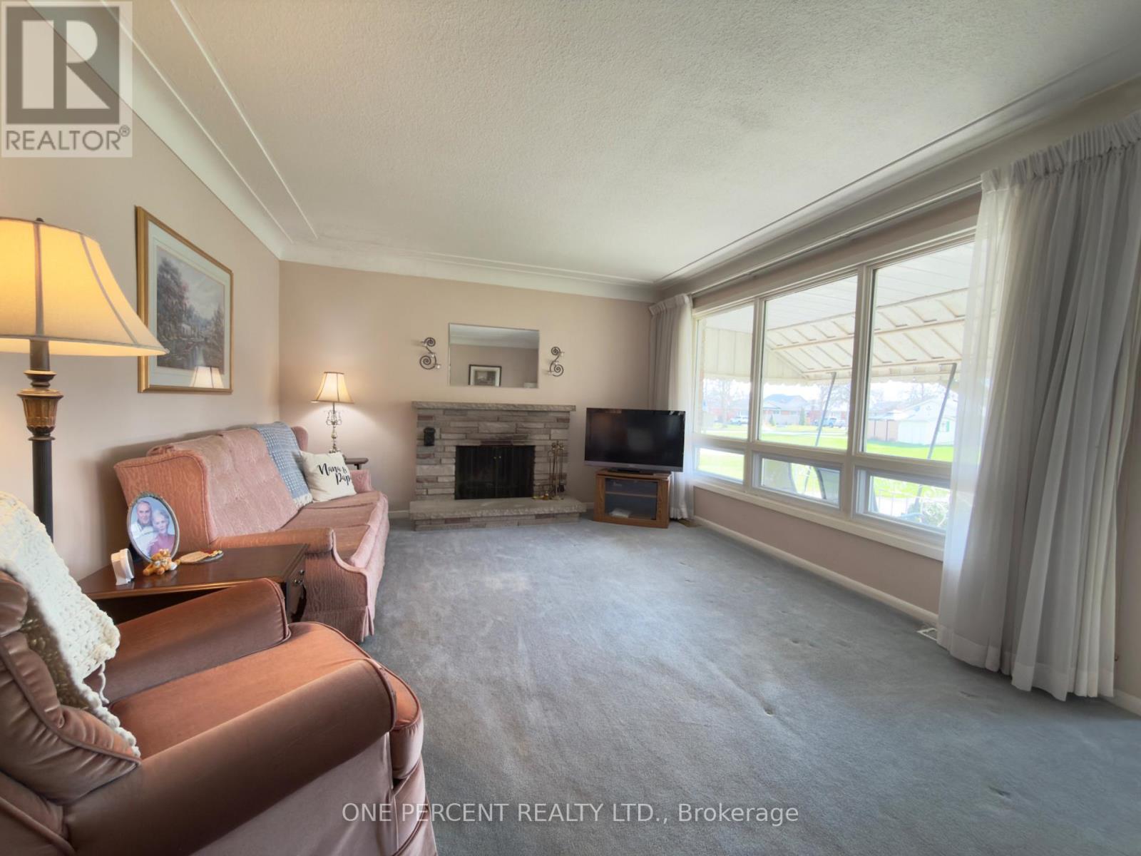 8800 Champlain Drive, Niagara Falls, Ontario  L2G 6Y6 - Photo 4 - X12998106