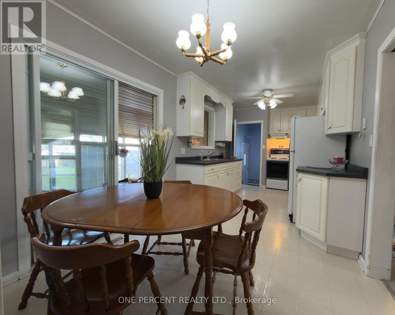 8800 Champlain Drive, Niagara Falls, Ontario  L2G 6Y6 - Photo 5 - X12998106