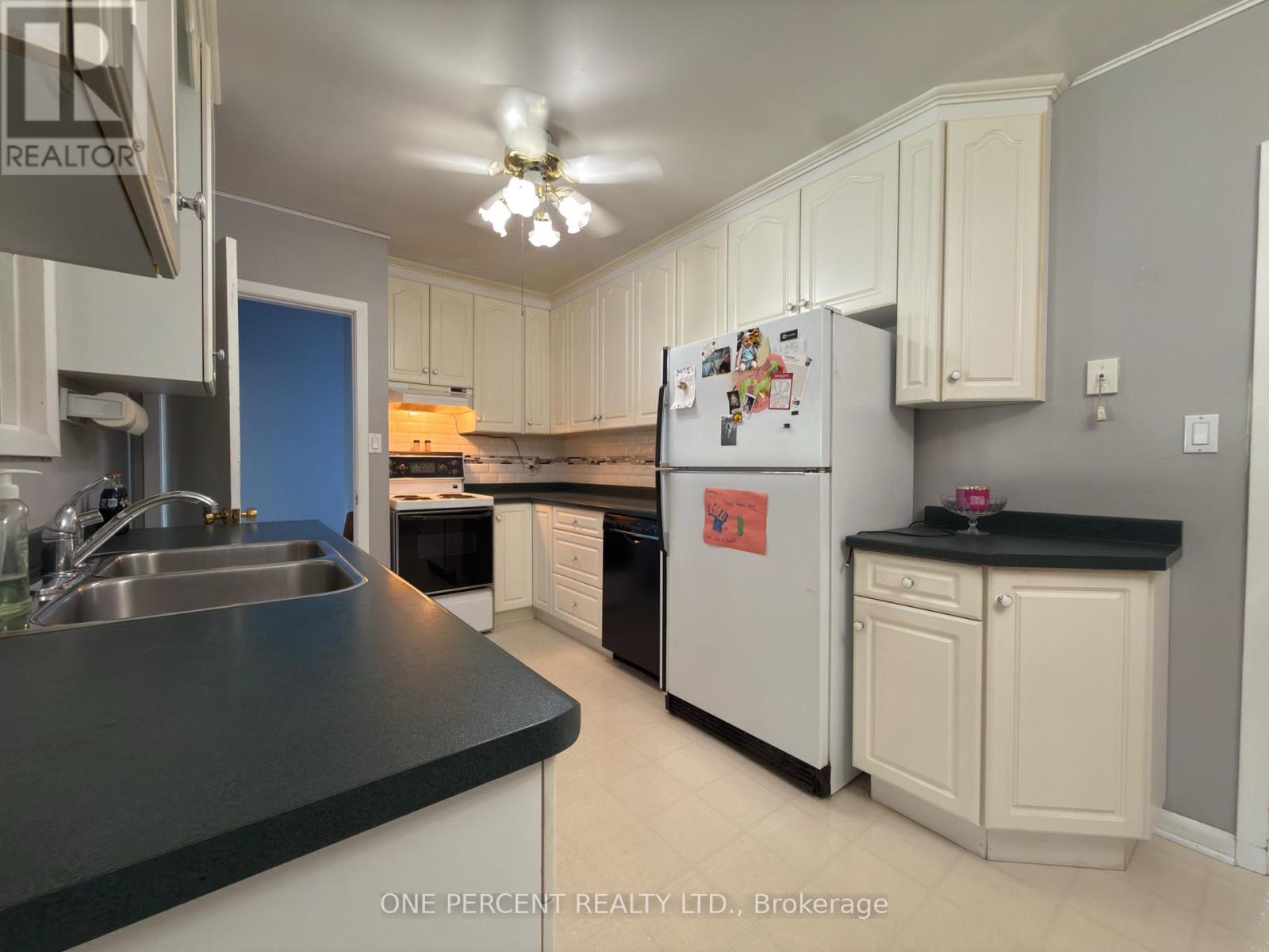 8800 Champlain Drive, Niagara Falls, Ontario  L2G 6Y6 - Photo 7 - X12998106