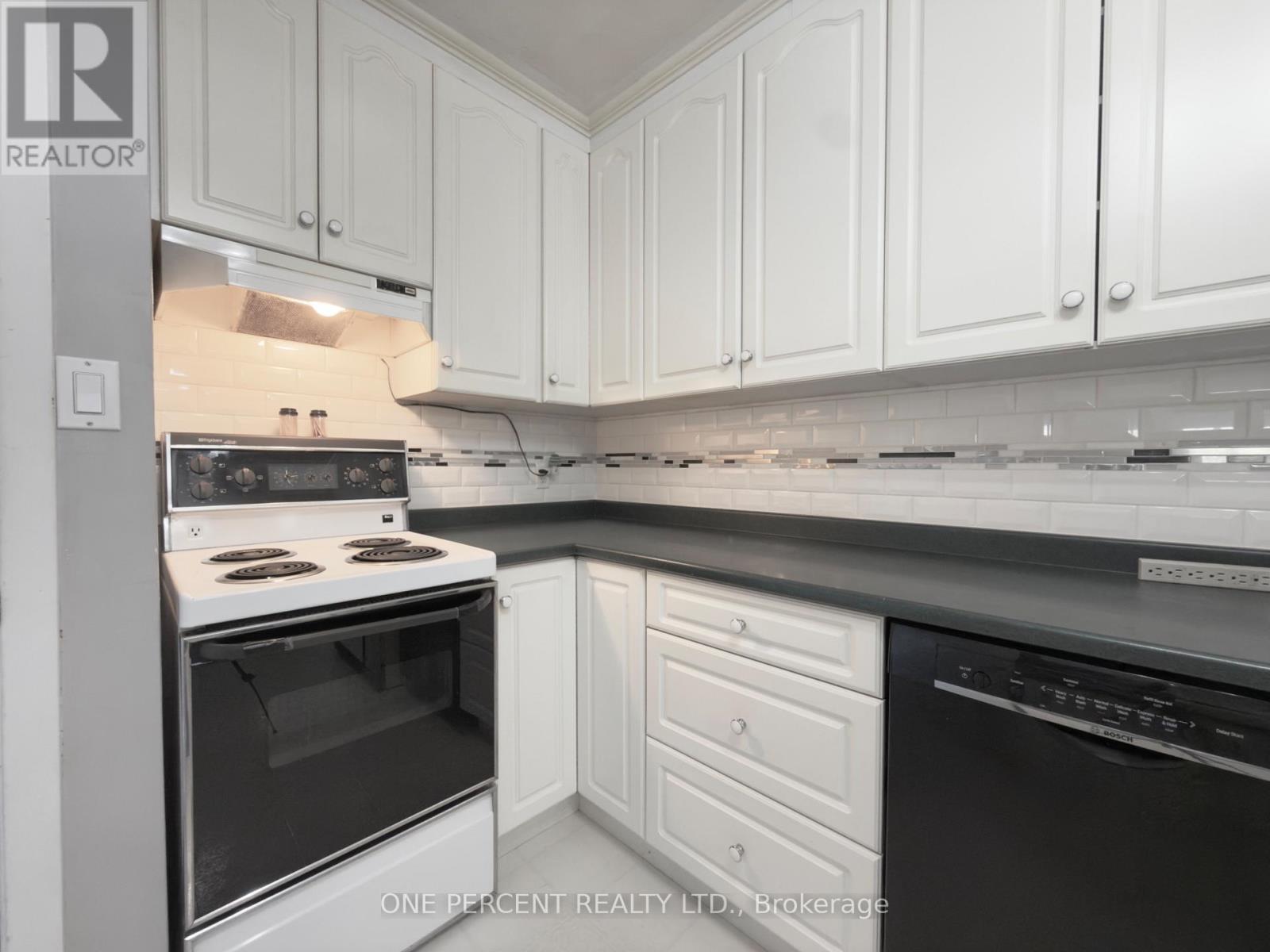 8800 Champlain Drive, Niagara Falls, Ontario  L2G 6Y6 - Photo 8 - X12998106