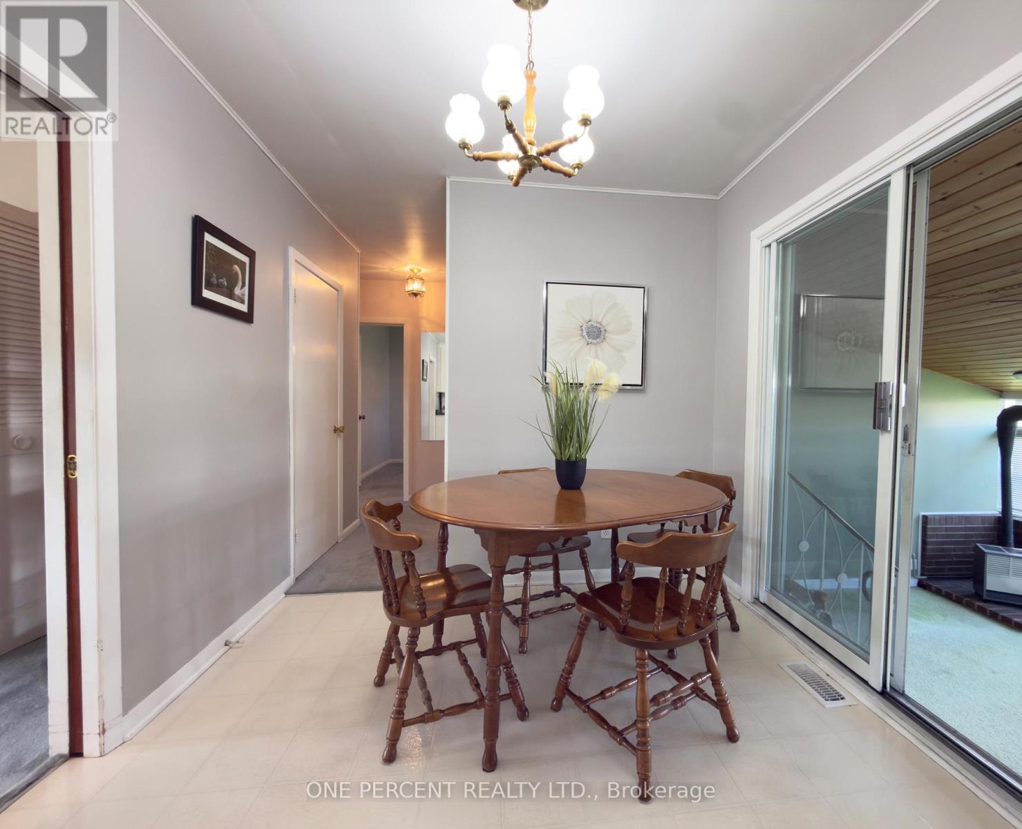 8800 Champlain Drive, Niagara Falls, Ontario  L2G 6Y6 - Photo 9 - X12998106