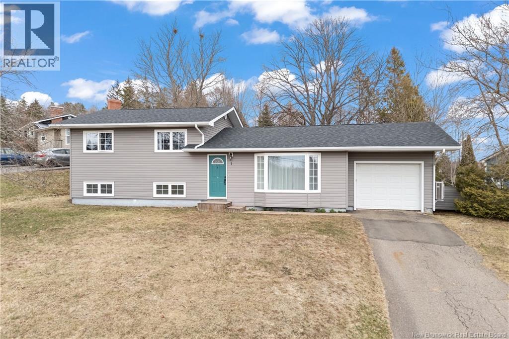 1 Broadview Avenue, Sussex, New Brunswick  E4E 1B9 - Photo 3 - NB137046