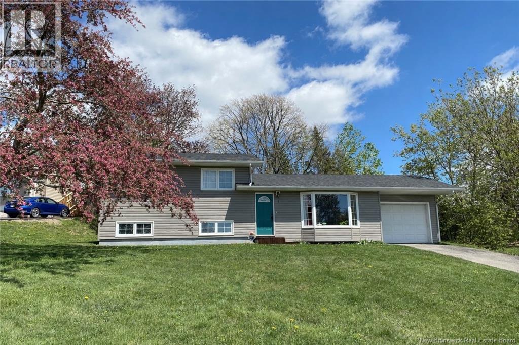 1 Broadview Avenue, Sussex, New Brunswick  E4E 1B9 - Photo 2 - NB137046