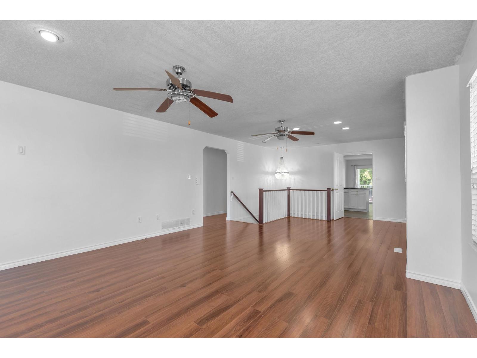 8067 Cedar Street, Mission, British Columbia  V2V 3N2 - Photo 8 - R3110597