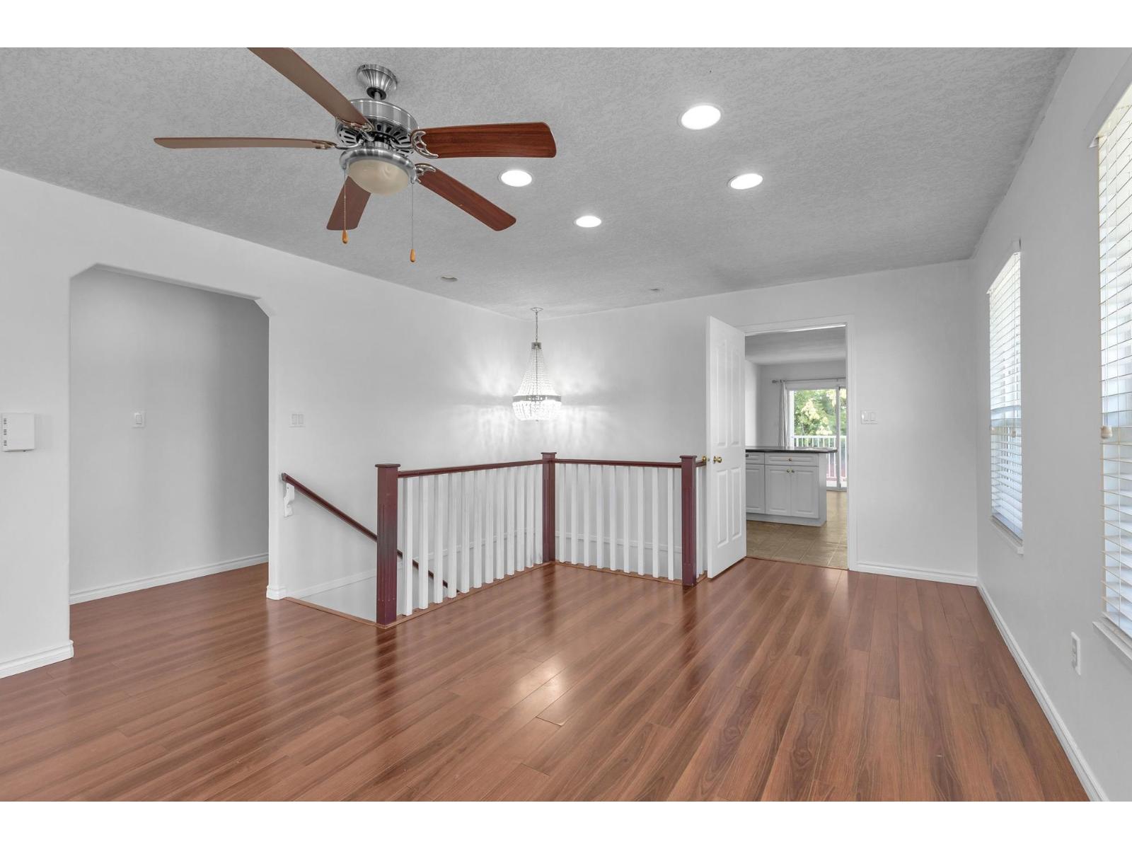 8067 Cedar Street, Mission, British Columbia  V2V 3N2 - Photo 10 - R3110597