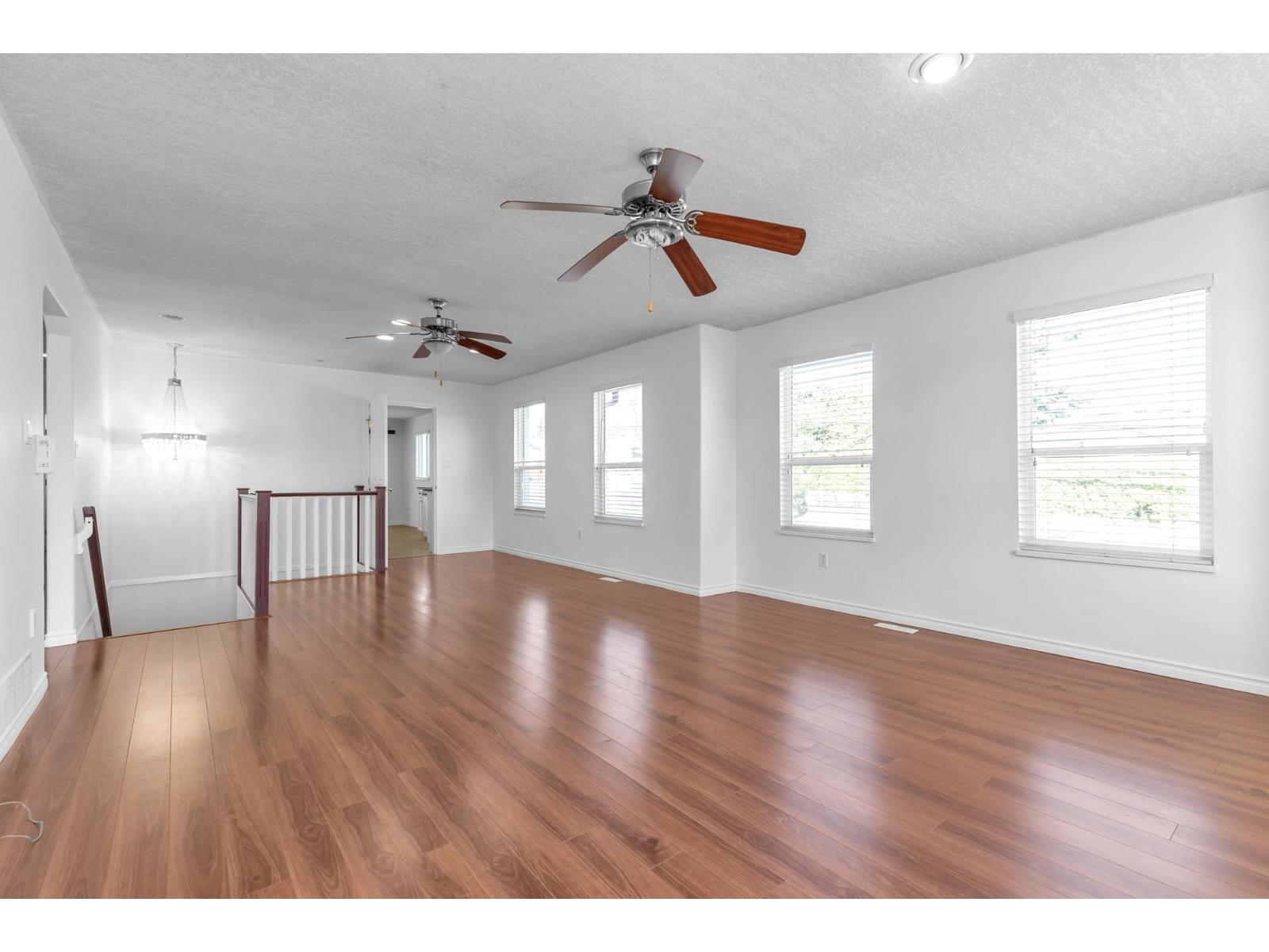 8067 Cedar Street, Mission, British Columbia  V2V 3N2 - Photo 7 - R3110597