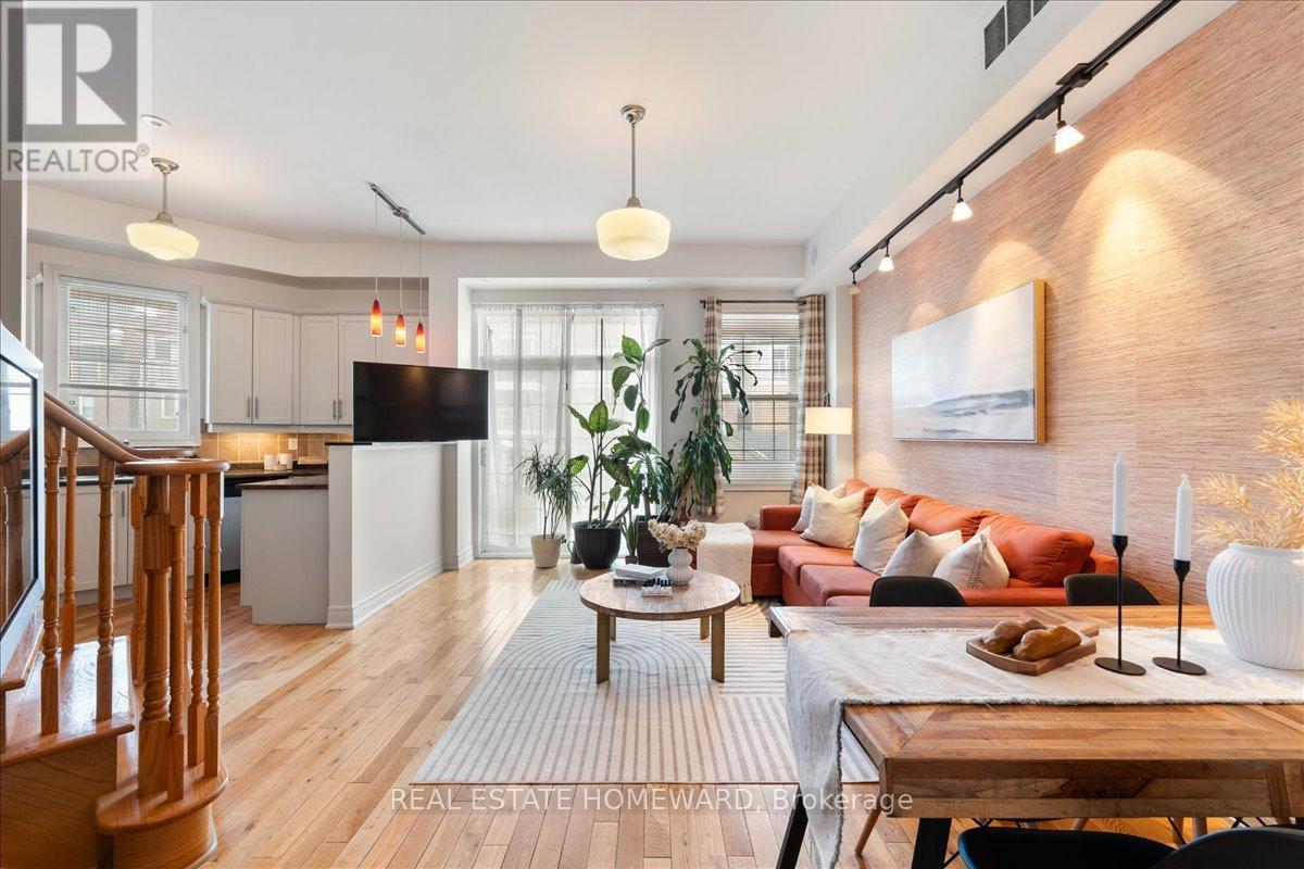 14 Fairhead Mews, Toronto, Ontario  M4E 3Y4 - Photo 6 - E12959282