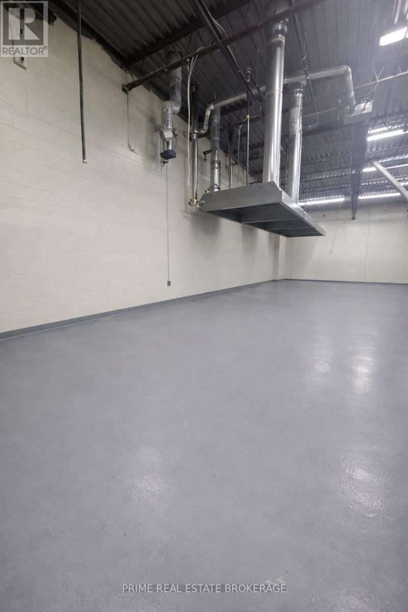 159 Stronach Crescent, London East, Ontario  N5V 3G5 - Photo 12 - X12392837