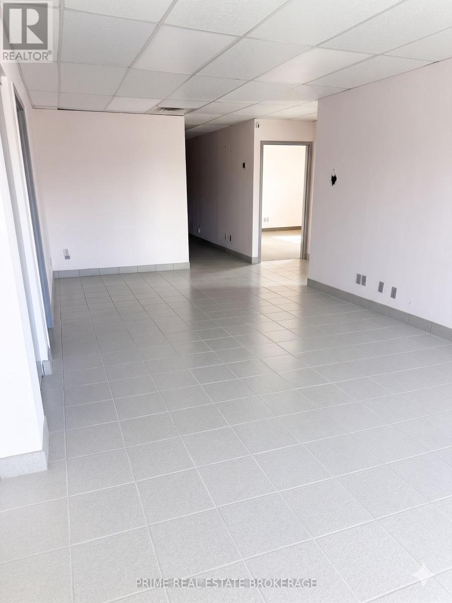 159 Stronach Crescent, London East, Ontario  N5V 3G5 - Photo 2 - X12392837