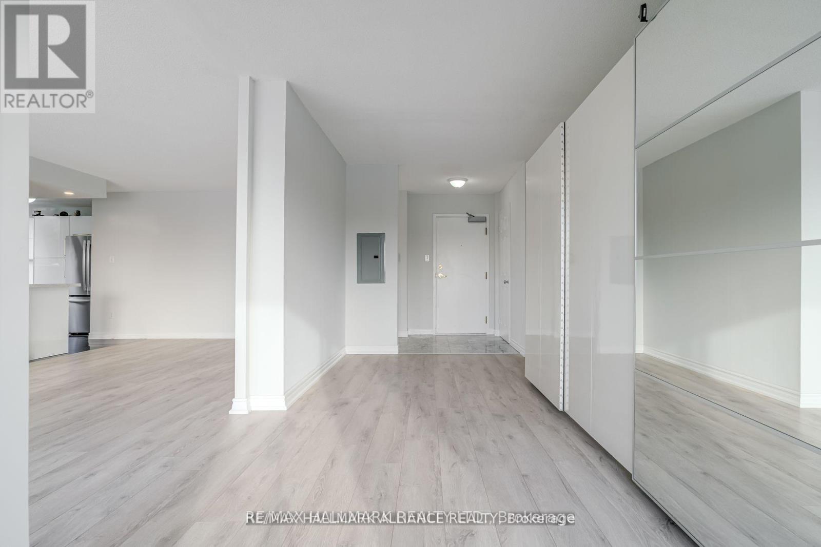 307 - 30 Malta Avenue, Brampton, Ontario  L6Y 4W6 - Photo 8 - W12802242