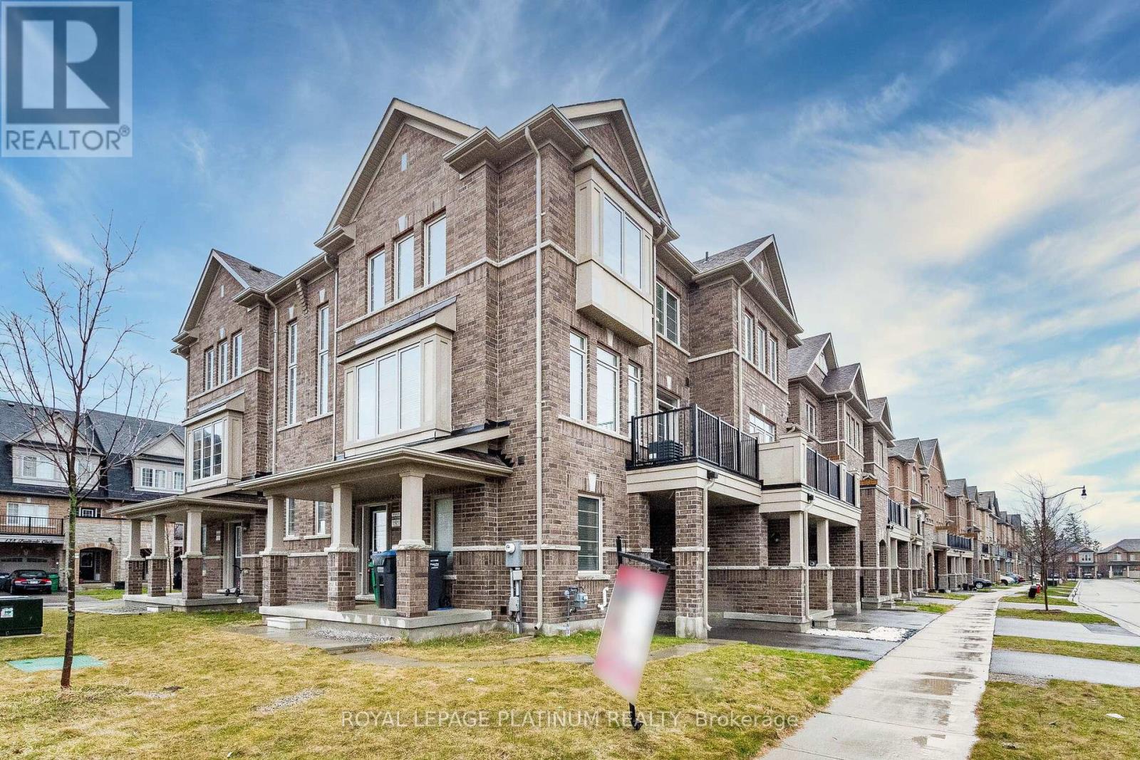 45 Haymarket Drive, Brampton, Ontario  L7A 5C1 - Photo 6 - W12983006