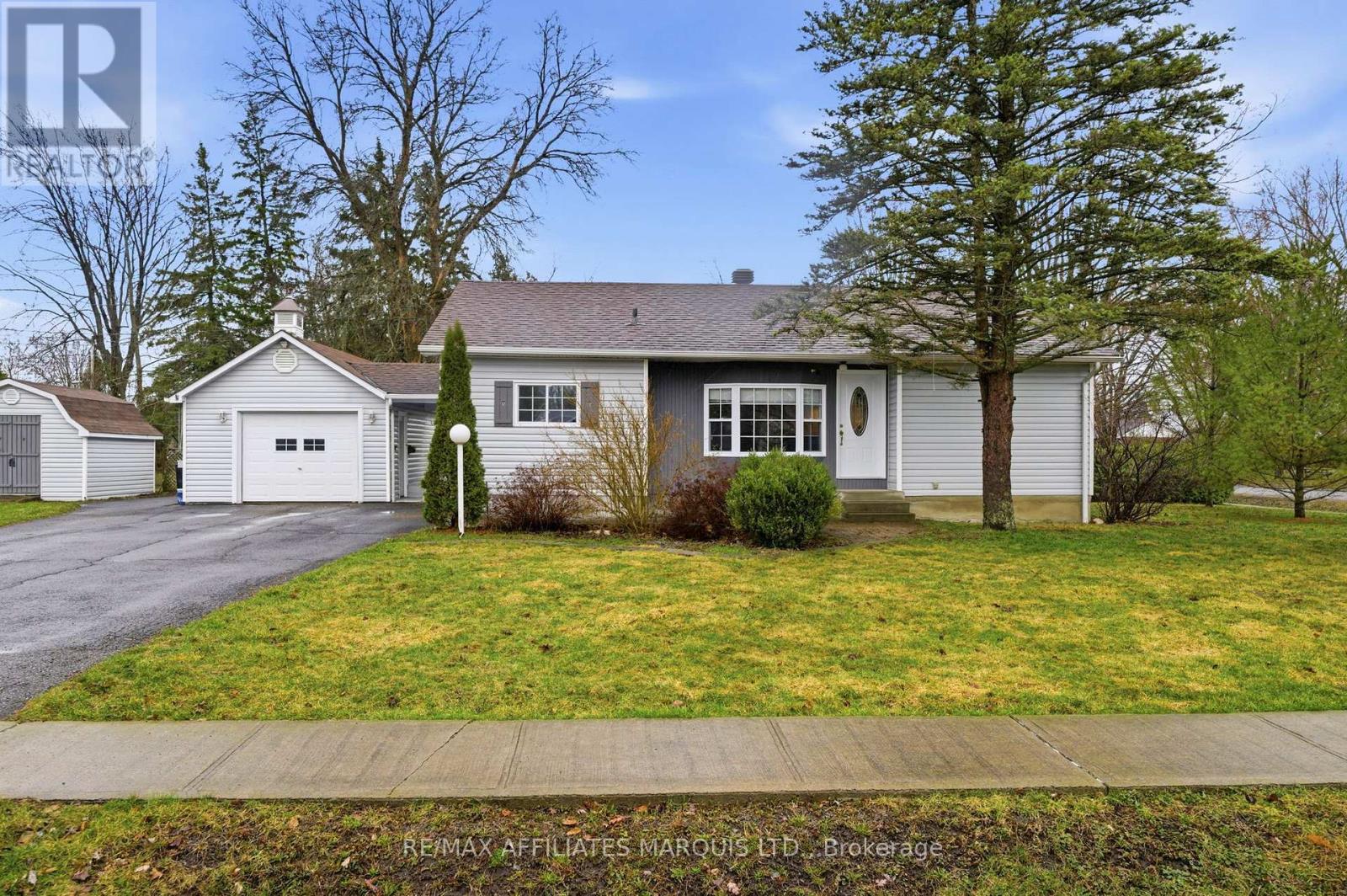 36 MAPLE STREET, South Stormont, Ontario