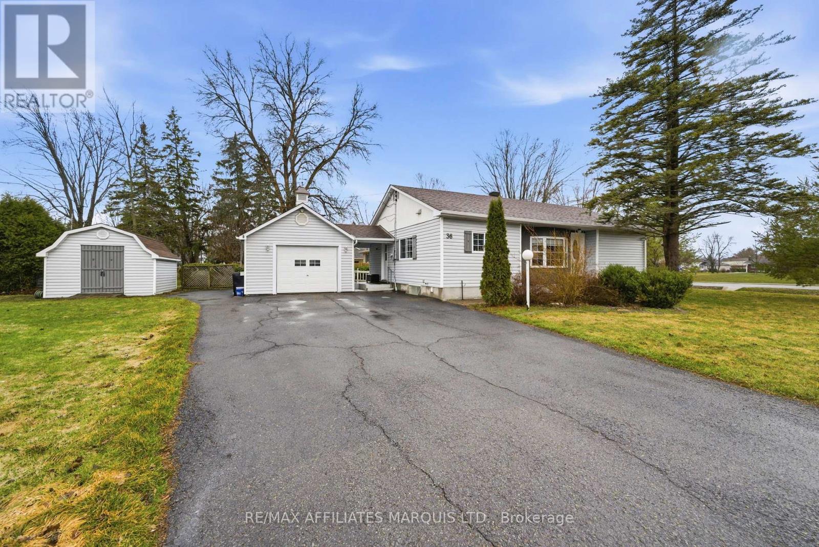 36 Maple Street, South Stormont, Ontario K0C 1P0 - Photo 2 - X12998212