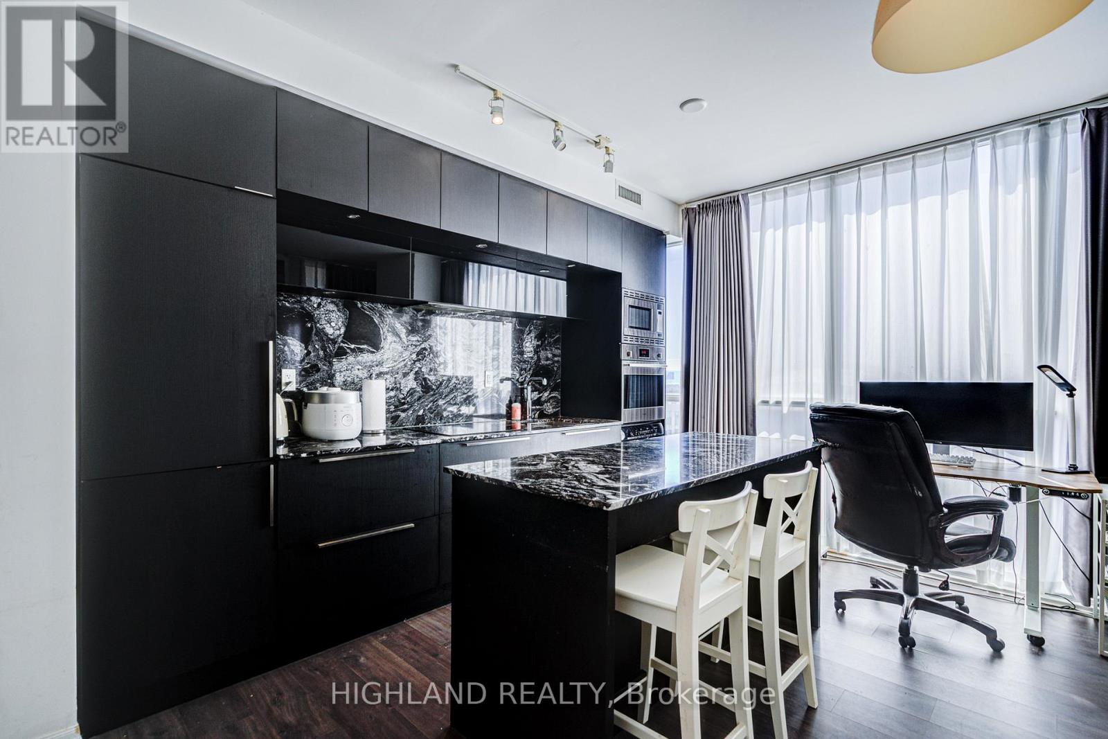 2106 - 88 Blue Jays Way, Toronto, Ontario  M5V 0L7 - Photo 10 - C12998120