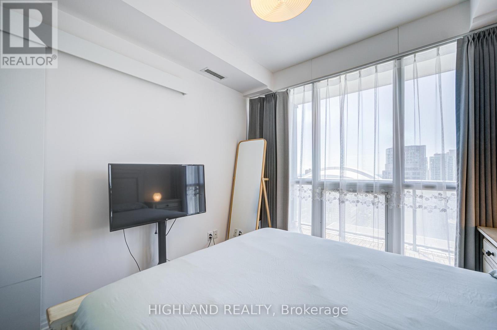 2106 - 88 Blue Jays Way, Toronto, Ontario  M5V 0L7 - Photo 18 - C12998120