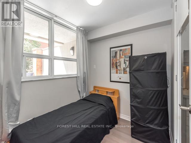 202 - 105 MCCAUL STREET Toronto (Kensington-Chinatown), ON M5T 2X4