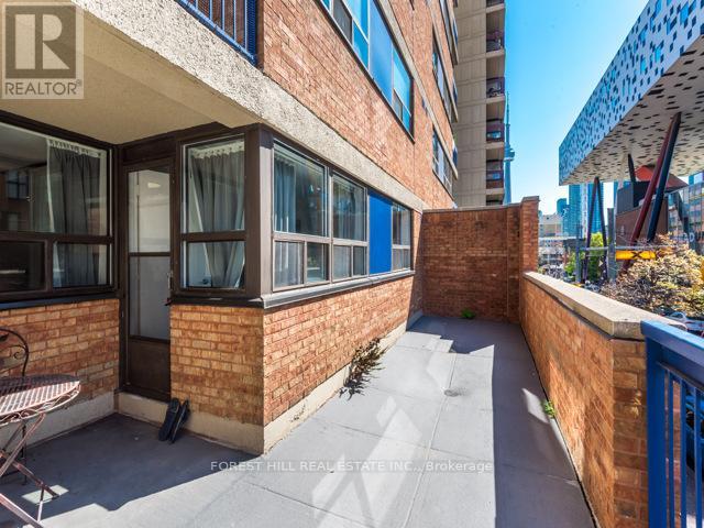 202 - 105 MCCAUL STREET Toronto (Kensington-Chinatown), ON M5T 2X4