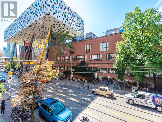 202 - 105 MCCAUL STREET Toronto (Kensington-Chinatown), ON M5T 2X4