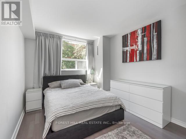 202 - 105 Mccaul Street, Toronto, Ontario  M5T 2X4 - Photo 15 - C12998156