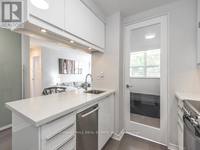 202 - 105 Mccaul Street, Toronto, Ontario  M5T 2X4 - Photo 4 - C12998156