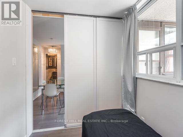 202 - 105 Mccaul Street, Toronto, Ontario M5T 2X4 - Photo 7 - C12998164