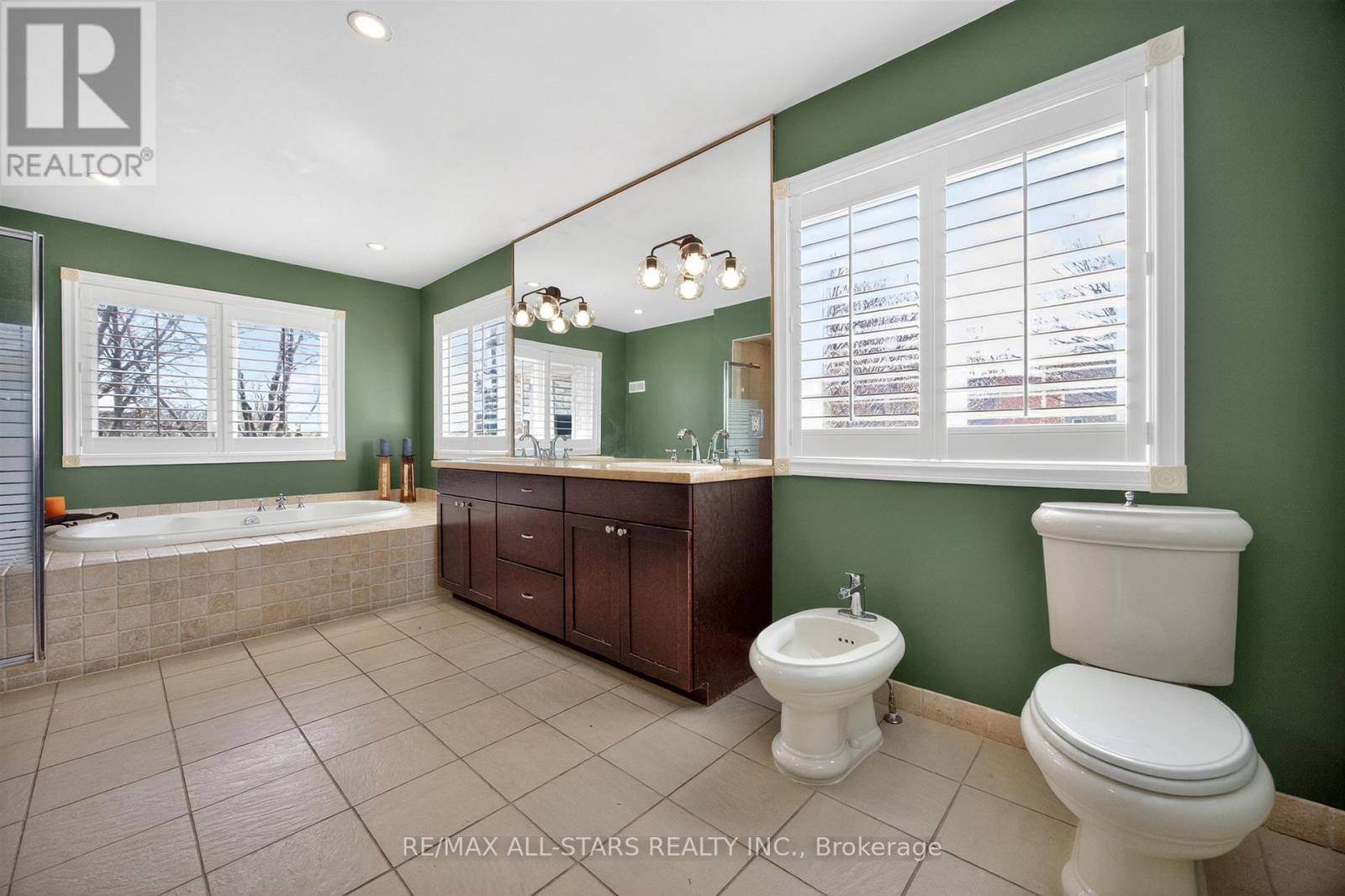 11 Bliss Court, Markham, Ontario  L3R 9E7 - Photo 13 - N12998176