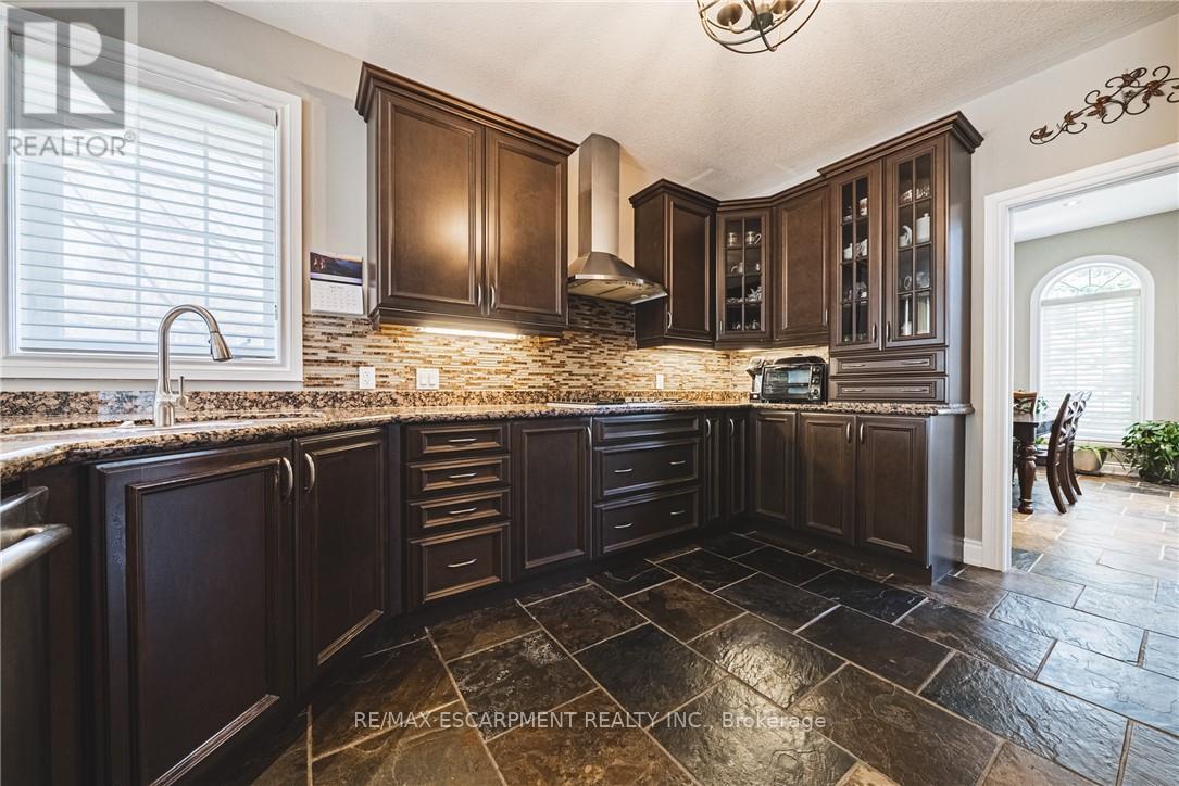 137 Pinehill Drive, Hamilton, Ontario  L0R 1P0 - Photo 12 - X12977472