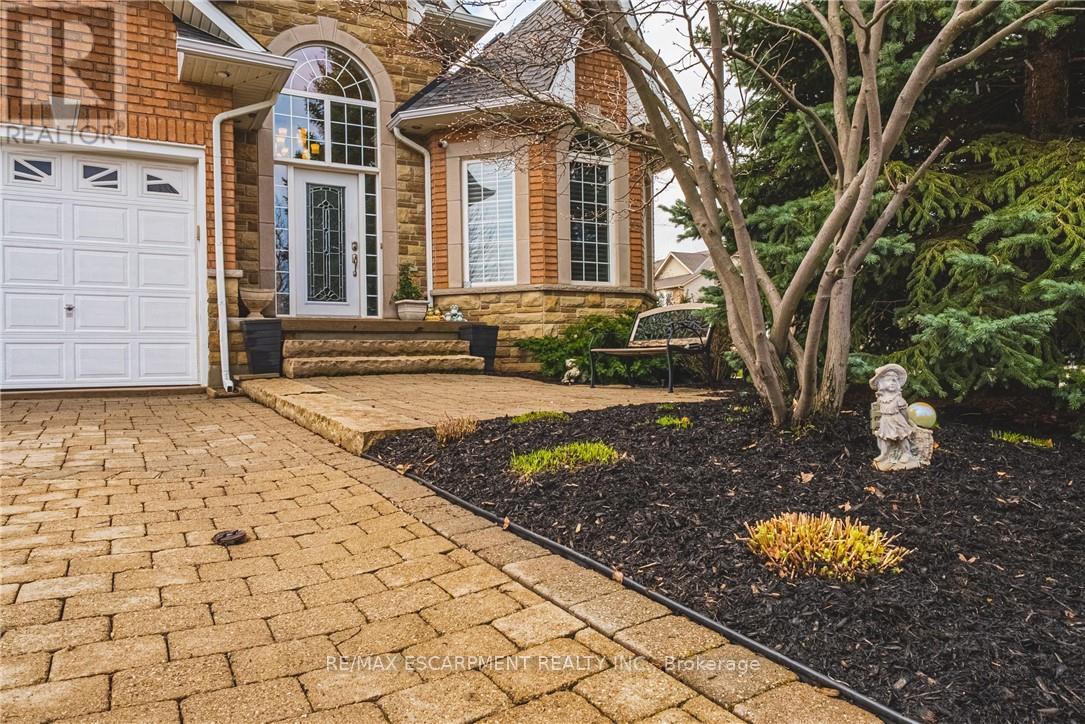 137 Pinehill Drive, Hamilton, Ontario  L0R 1P0 - Photo 5 - X12977472