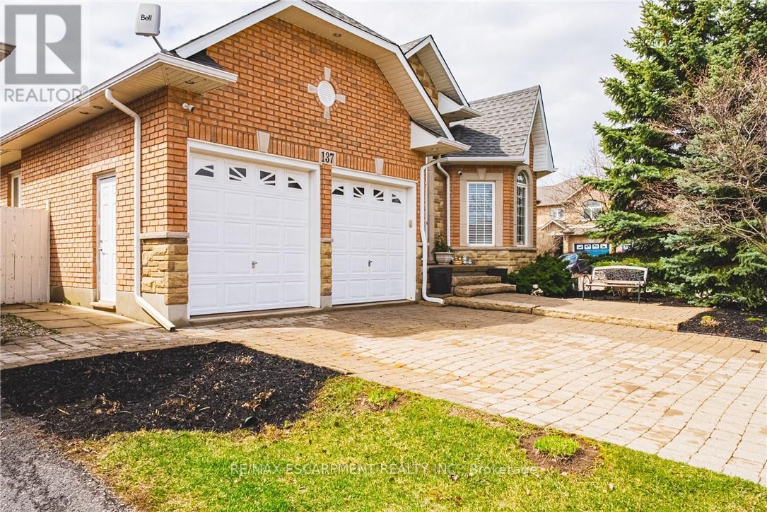137 Pinehill Drive, Hamilton, Ontario  L0R 1P0 - Photo 2 - X12977472