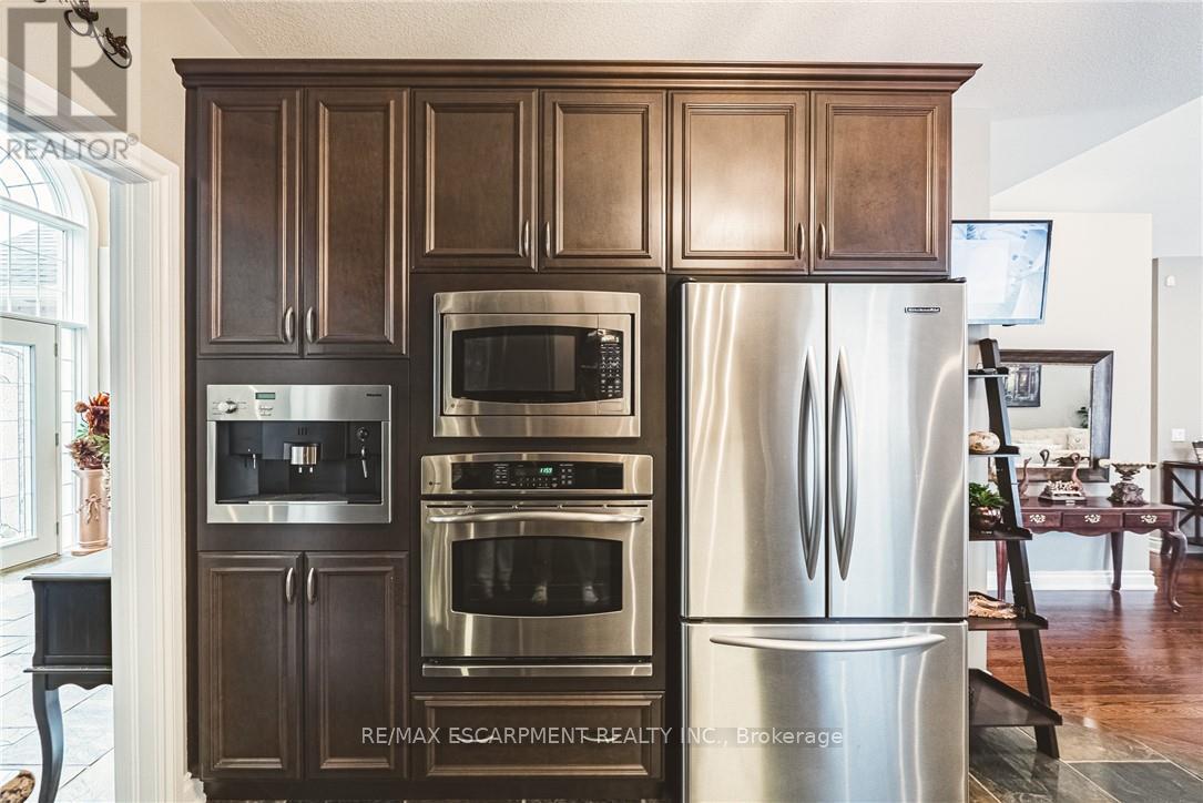 137 Pinehill Drive, Hamilton, Ontario  L0R 1P0 - Photo 13 - X12977472