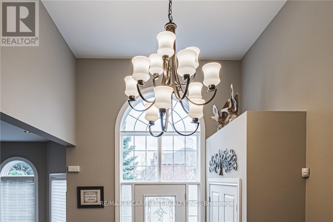 137 Pinehill Drive, Hamilton, Ontario  L0R 1P0 - Photo 7 - X12977472