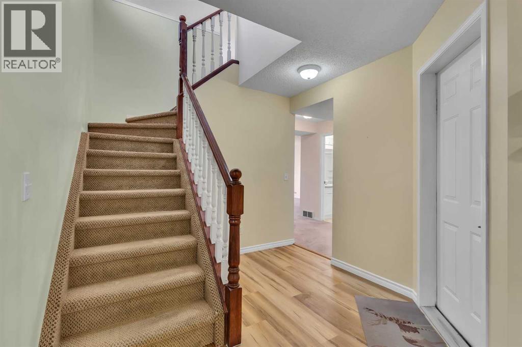 140 Valley Ridge Heights Nw, Calgary, Alberta  T3B 5T3 - Photo 5 - A2276953