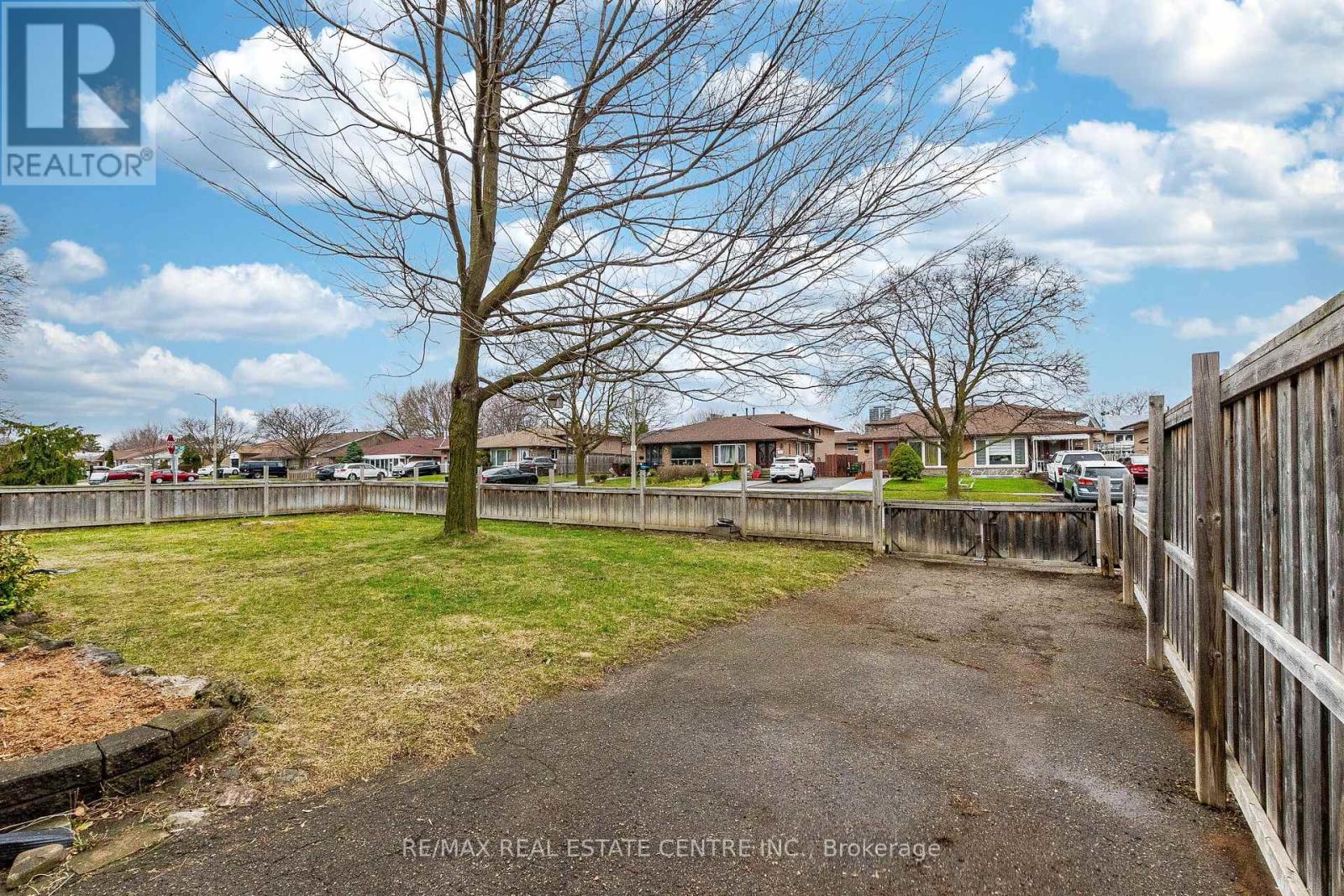 25 Lesbury Avenue, Brampton, Ontario  L6W 3A2 - Photo 10 - W12998136