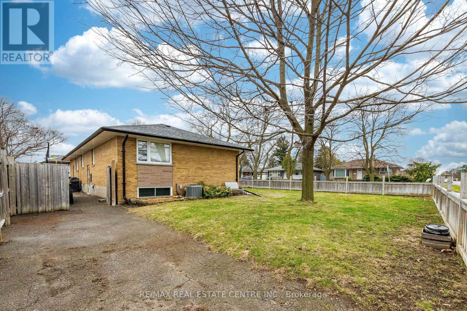 25 Lesbury Avenue, Brampton, Ontario  L6W 3A2 - Photo 11 - W12998136