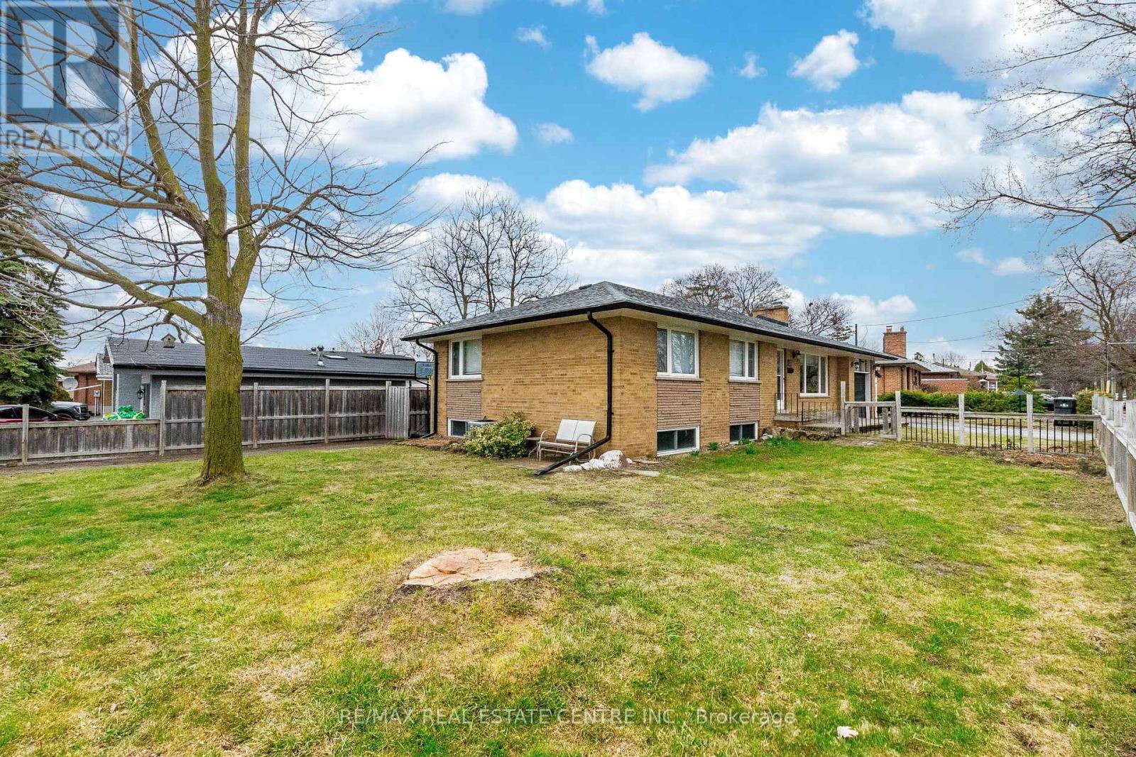 25 Lesbury Avenue, Brampton, Ontario  L6W 3A2 - Photo 12 - W12998136