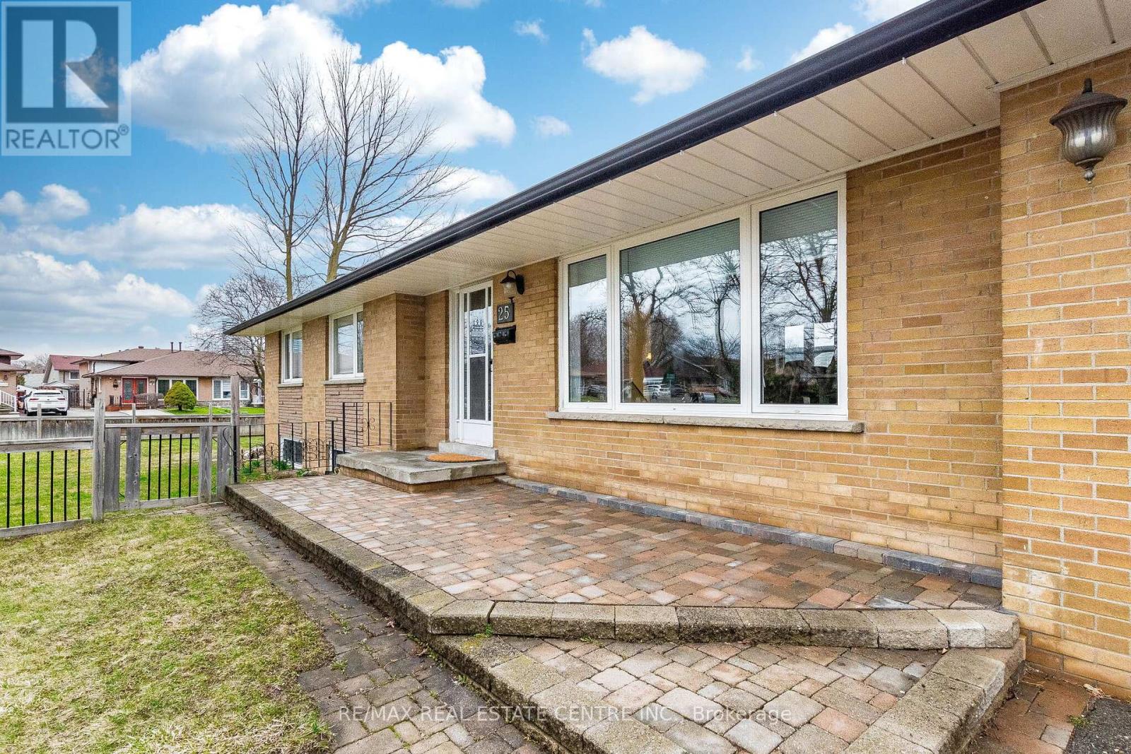 25 Lesbury Avenue, Brampton, Ontario  L6W 3A2 - Photo 13 - W12998136