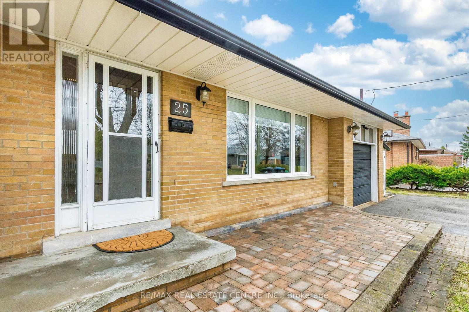 25 Lesbury Avenue, Brampton, Ontario  L6W 3A2 - Photo 15 - W12998136