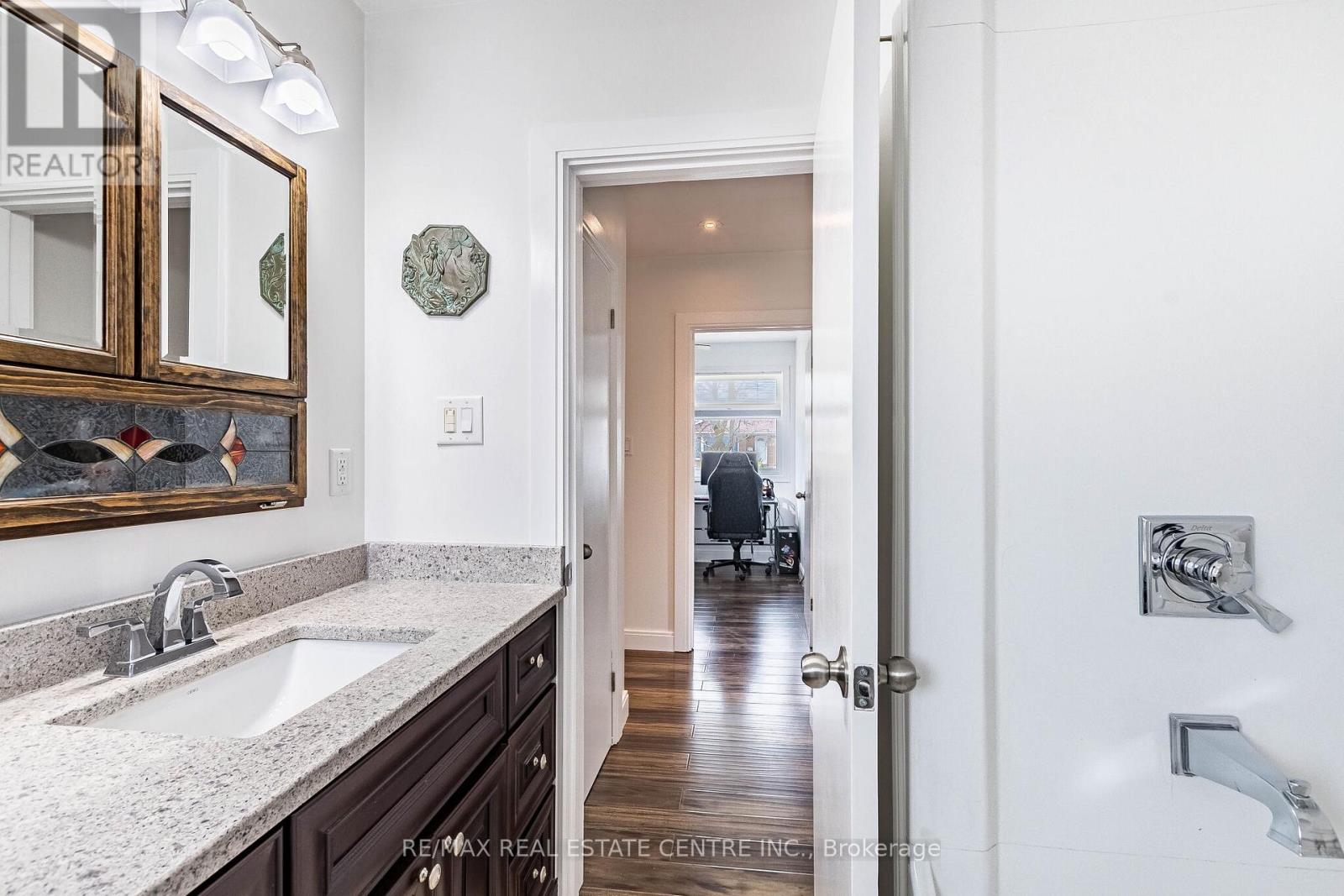 25 Lesbury Avenue, Brampton, Ontario  L6W 3A2 - Photo 34 - W12998136