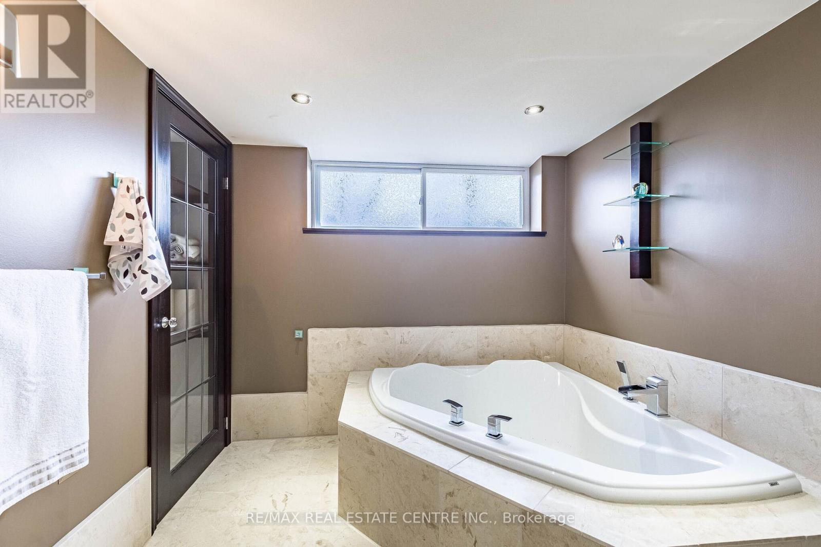 25 Lesbury Avenue, Brampton, Ontario  L6W 3A2 - Photo 39 - W12998136