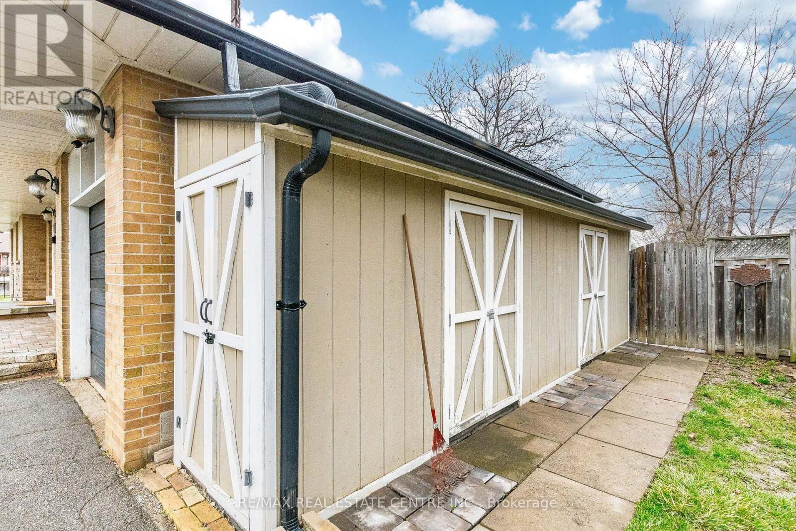 25 Lesbury Avenue, Brampton, Ontario  L6W 3A2 - Photo 49 - W12998136