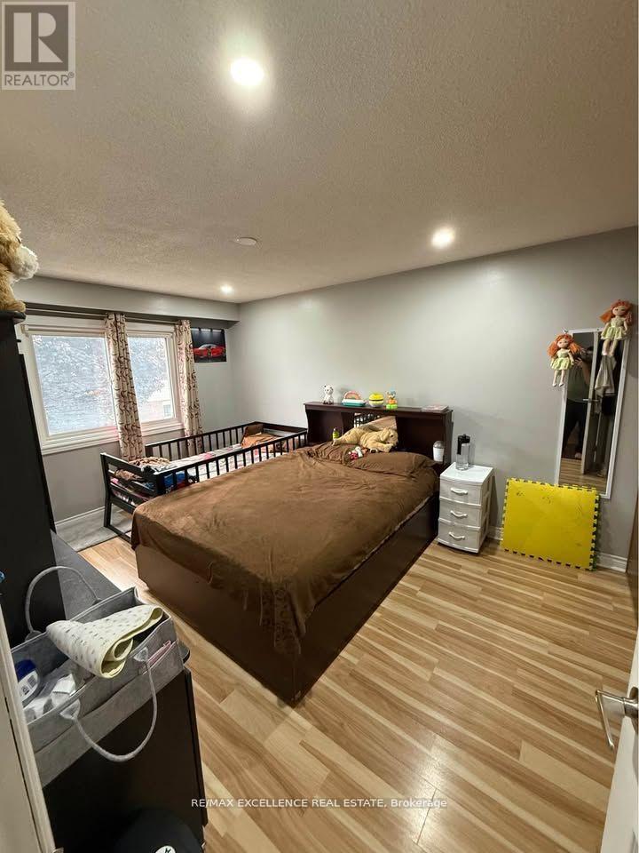 113 Weybridge Trail, Brampton, Ontario  L6V 3W1 - Photo 6 - W12998140