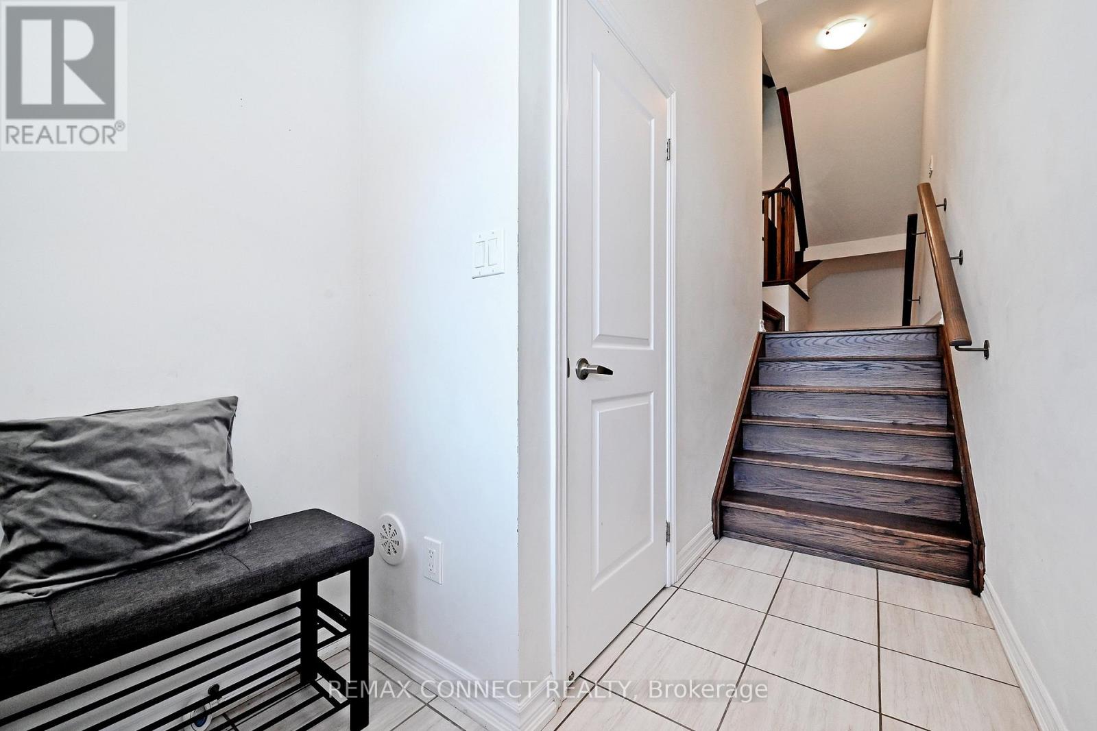 19 Gemma Place, Brampton, Ontario  L6Z 1X9 - Photo 6 - W12998152