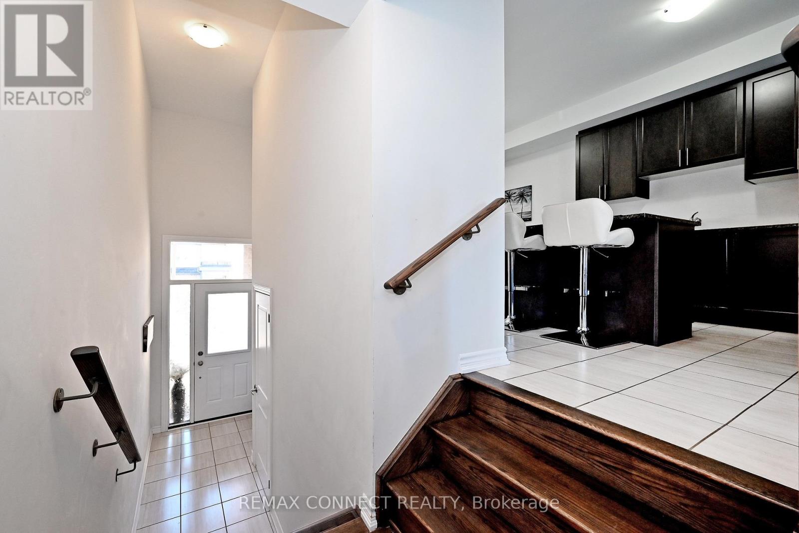 19 Gemma Place, Brampton, Ontario  L6Z 1X9 - Photo 7 - W12998152